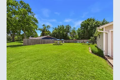 212 Elm Street, Lake Jackson, TX 77566 - Photo 5