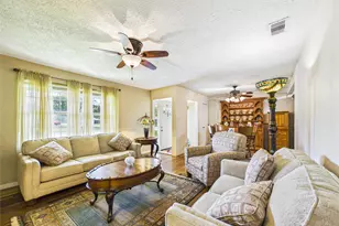212 Elm St, Lake Jackson, TX 77566 - Photo 3