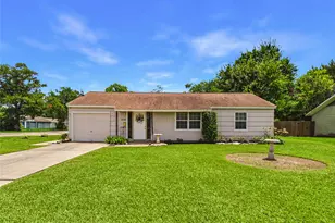 212 Elm St, Lake Jackson, TX 77566 - Photo 1