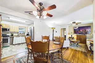 212 Elm St, Lake Jackson, TX 77566 - Photo 5