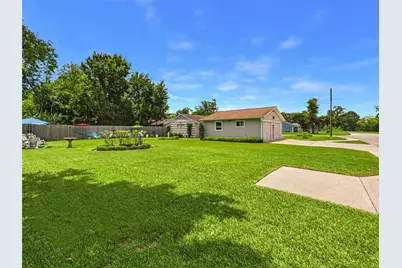 212 Elm Street, Lake Jackson, TX 77566 - Photo 31