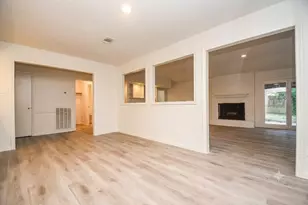 7815 Hummingbird St, Houston, TX 77071 - Photo 3