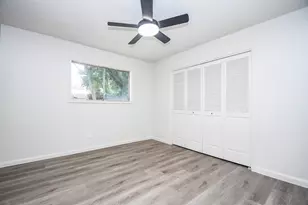 7815 Hummingbird St, Houston, TX 77071 - Photo 9