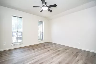 7815 Hummingbird Street, Houston, TX 77071 - Photo 15