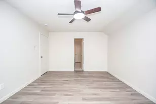 7815 Hummingbird St, Houston, TX 77071 - Photo 17