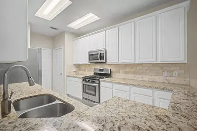 190 W Stedhill Loop, The Woodlands, TX 77384 - Photo 7