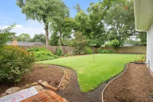 303 S Jackson St, Alvin, TX 77511 - Photo 23