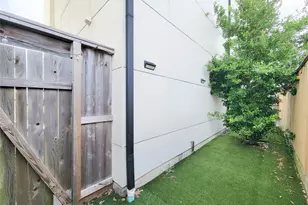 9 N St Charles St, Houston, TX 77003 - Photo 29