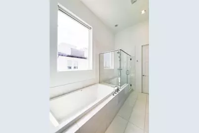 9 N St Charles Street #B, Houston, TX 77003 - Photo 25