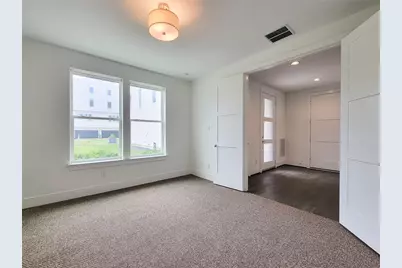9 N St Charles Street #B, Houston, TX 77003 - Photo 5