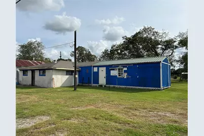 908 Main Street, Anahuac, TX 77514 - Photo 1