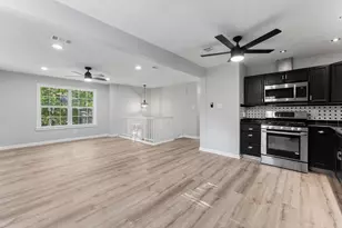2 Ground Brier Ct, The Woodlands, TX 77381 - Photo 5