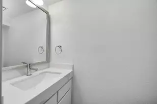 1515 Sandy Springs Rd, Houston, TX 77042 - Photo 15