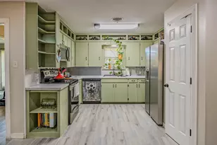 720 Concordia B Dr, Bellville, TX 77418 - Photo 3