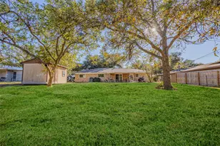 720 Concordia B Dr, Bellville, TX 77418 - Photo 17