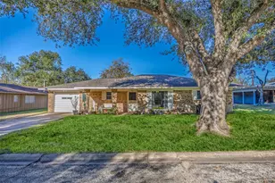 720 Concordia B Dr, Bellville, TX 77418 - Photo 1