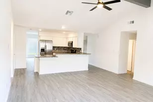2170 Pilgrims Point Dr, Friendswood, TX 77546 - Photo 5