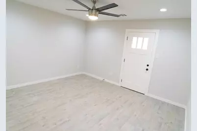 308 S 12th Street #B, Conroe, TX 77301 - Photo 9