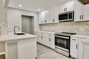 7906 Hammerly Blvd, Houston, TX 77055 - Photo 13