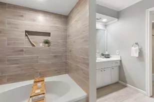 443 E Gaywood Dr, Houston, TX 77079 - Photo 31