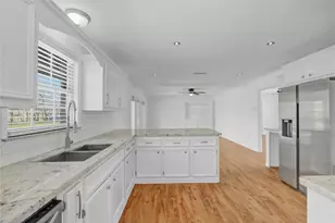 1618 W 10th St, Freeport, TX 77541 - Photo 17