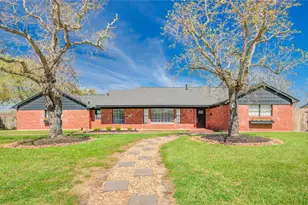 1618 W 10th St, Freeport, TX 77541 - Photo 3