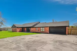 1618 W 10th St, Freeport, TX 77541 - Photo 37