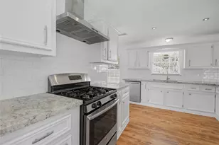 1618 W 10th St, Freeport, TX 77541 - Photo 13