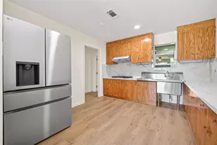 7950 Longridge Dr, Houston, TX 77055 - Photo 9