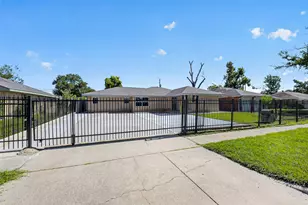 7950 Longridge Dr, Houston, TX 77055 - Photo 1