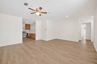 7950 Longridge Dr, Houston, TX 77055 - Photo 7