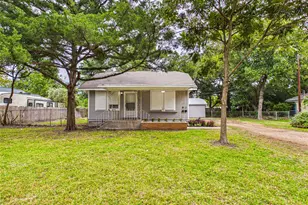 917 Laurel St, La Marque, TX 77568 - Photo 1