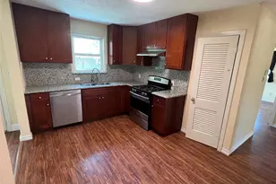 410 Broad Ripple Dr, Houston, TX 77336 - Photo 3