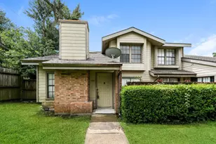 200 Pecan Dr, League City, TX 77573 - Photo 1