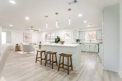 1009 Robinhood, Brenham, TX 77833 - Photo 3