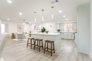 1009 Robinhood, Brenham, TX 77833 - Photo 3