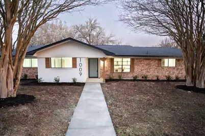 1009 Robinhood, Brenham, TX 77833 - Photo 1