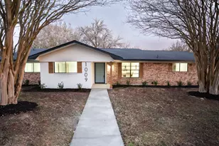 1009 Robinhood, Brenham, TX 77833 - Photo 1