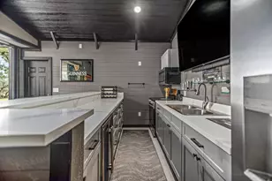 1236 Riverside Dr, Palacios, TX 77465 - Photo 11