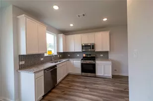 3709 Violet Ln, Huntsville, TX 77340 - Photo 9