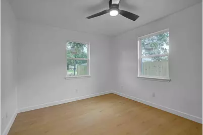 2805 2nd Avenue N, Texas City, TX 77590 - Photo 13