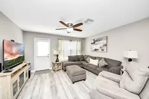 8218 Radial Ct, Rosharon, TX 77583 - Photo 7