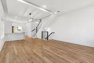 868 E 35th St, Houston, TX 77022 - Photo 7