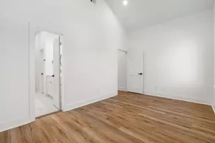 868 E 35th St, Houston, TX 77022 - Photo 17