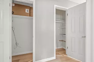 10703 Valley Forge Dr, Houston, TX 77042 - Photo 37