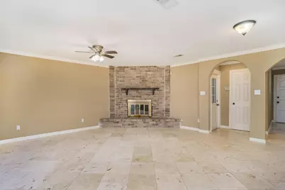 6319 Hollow Pines Drive, Houston, TX 77049 - Photo 7