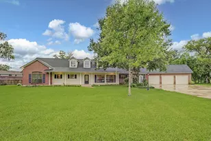 1621 McFadden Rd, Lake Jackson, TX 77566 - Photo 1