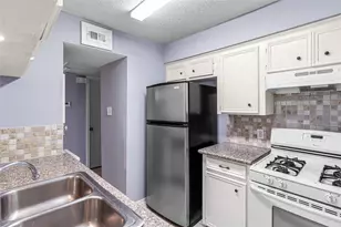 1016 Tri Oaks Ln, Houston, TX 77043 - Photo 11