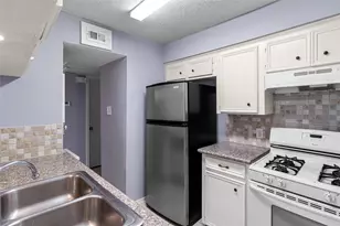 1016 Tri Oaks Ln, Houston, TX 77043 - Photo 5