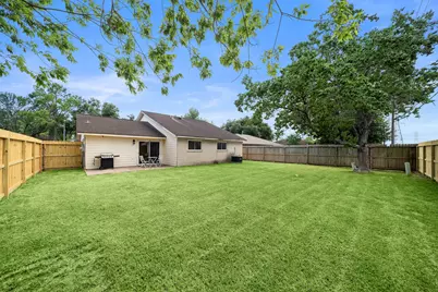 8723 Kirkmont Drive, Houston, TX 77089 - Photo 11